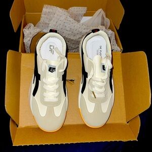 DeFlorance Ultra-comfortable Vintage Sneakers - 9/9.5